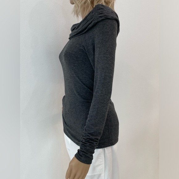 NWOT Pretty Max Studio Grey Off the Shoulder Feminine Top - Picture 5 of 9